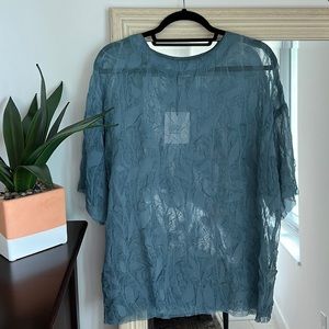 NWT Glamorous blue crinkled material blouse top (US size 4) ✨